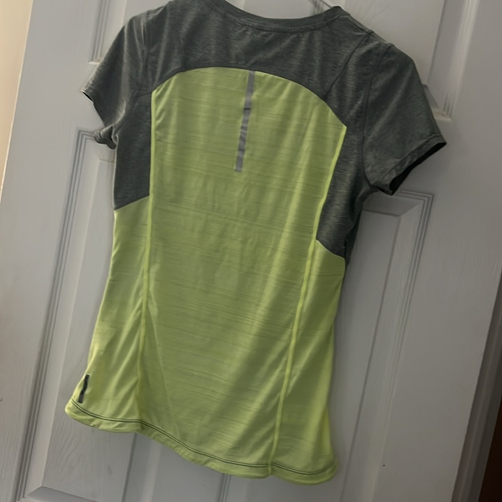 Tops - Picture 2 of 4